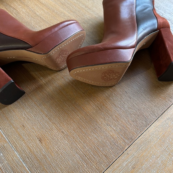 Vince Camuto Gripaula Heeled Bootie cognac